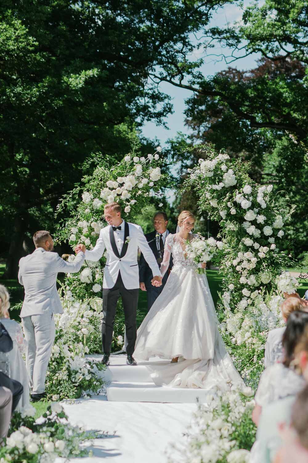 Luxury white and green ceremony