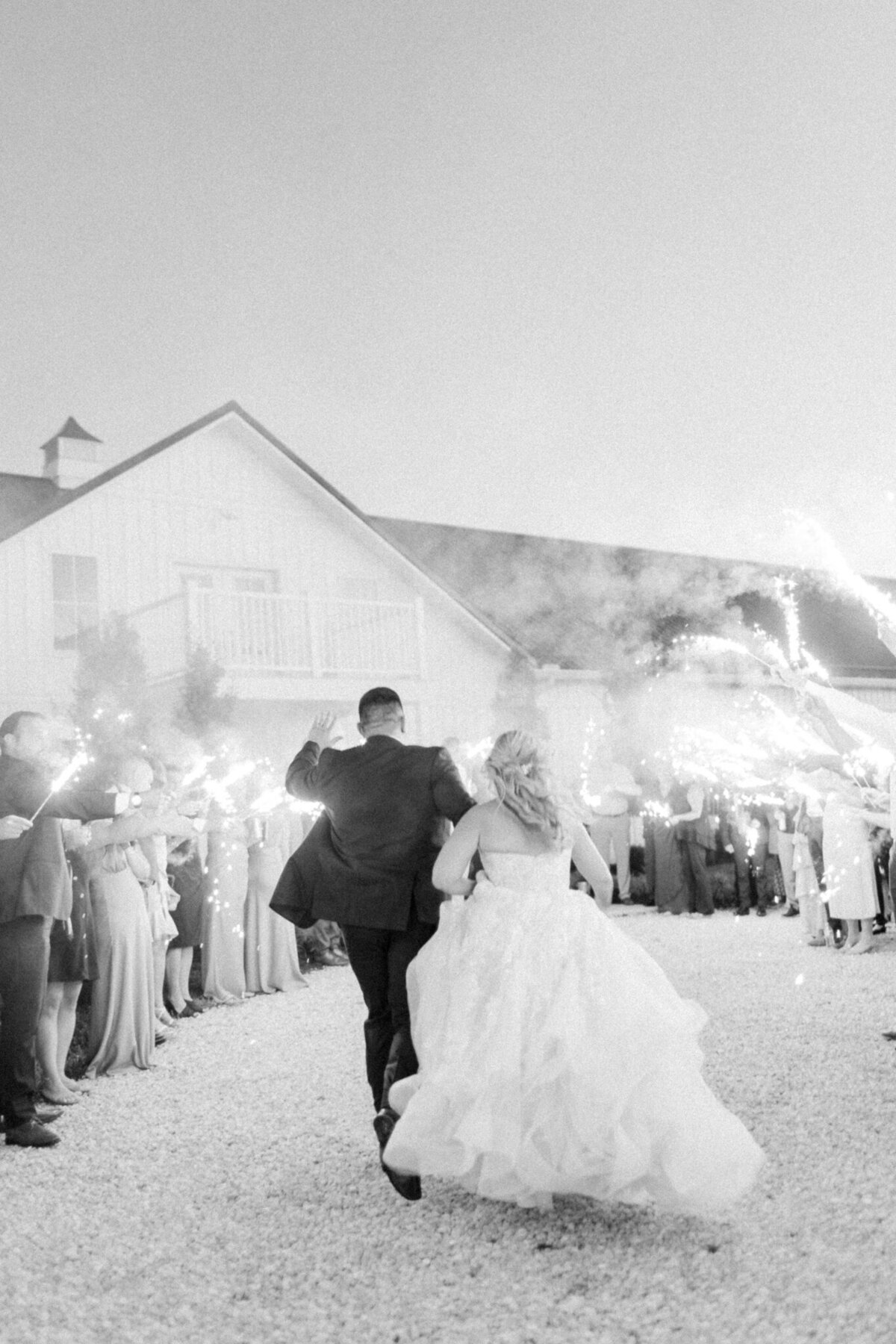 magnolia-hill-farm-ohio-wedding-venue-photographer-laura-bill-127