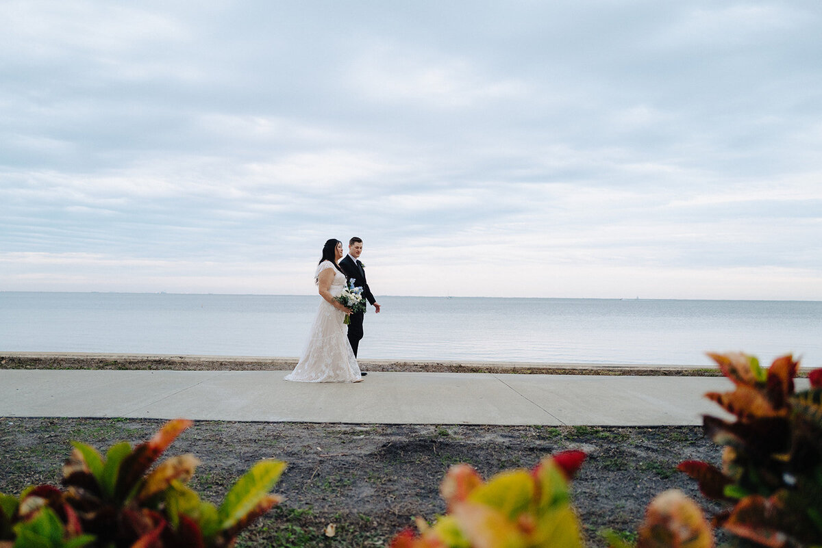 arron-mcneile-photo-gizella-kopsick-park-elopement-chantilly-chic-celebrations-2