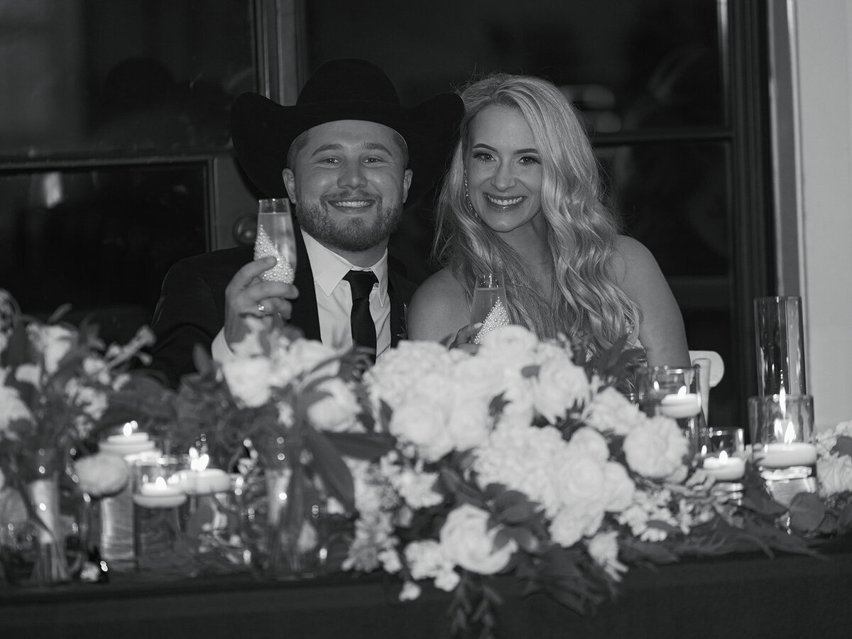 2025-10-11_DykesWeddingPreviews_MollyMurphyPhotography-129