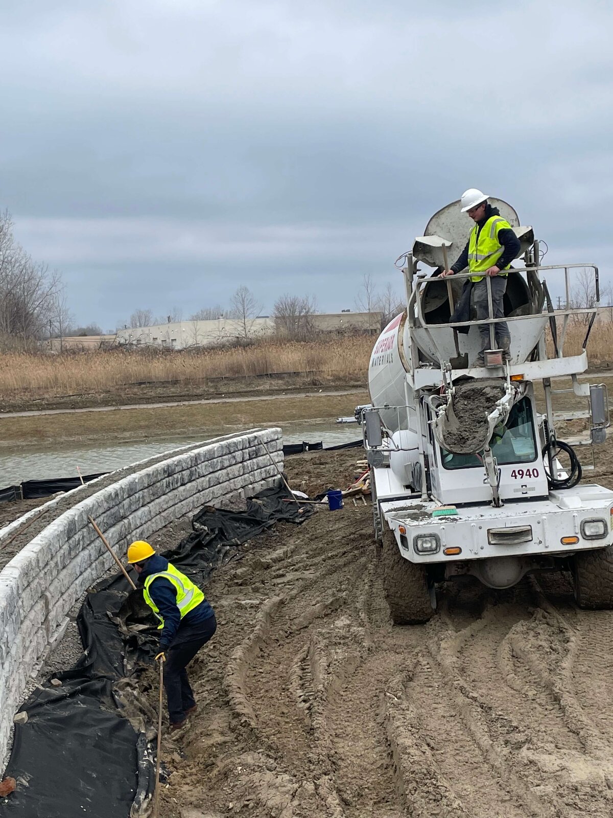 curved-retaining-wall-installation