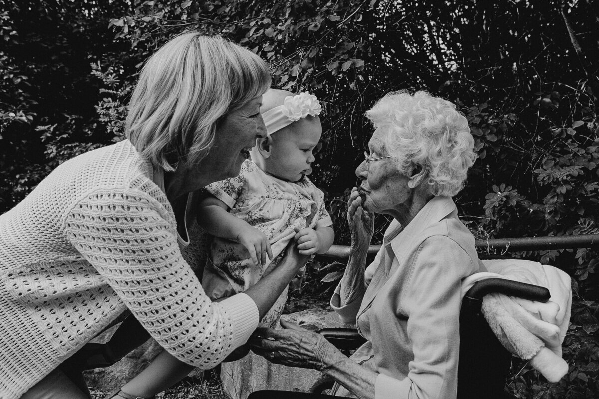 Great-grandparent-extended-family-session-grandmother