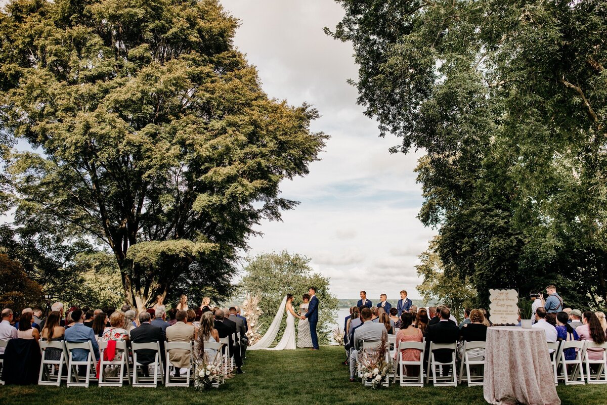 glen-manor-ceremony-sarah-brehant-events