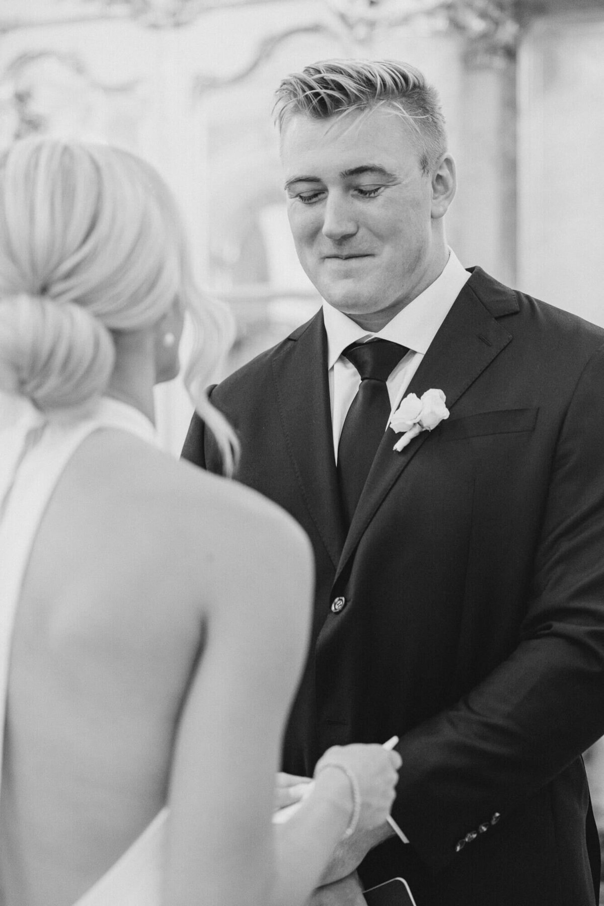 intimate-wedding-vienna-palais-coburg-nfl-player-27