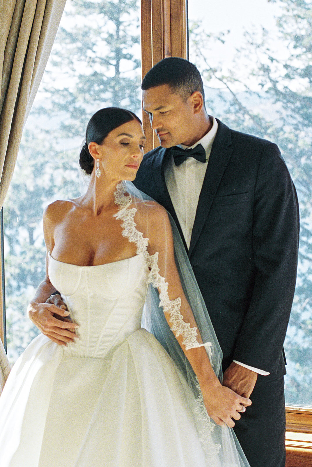 minted-photography-okanagan-kelowna-destination-wedding-photographer-wedding-château-okanagan-11