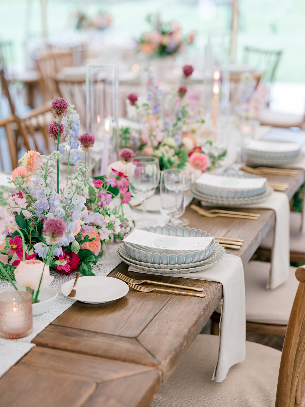 Colorado-wedding-planner-tented-wedding-tabletop-Calluna-Events