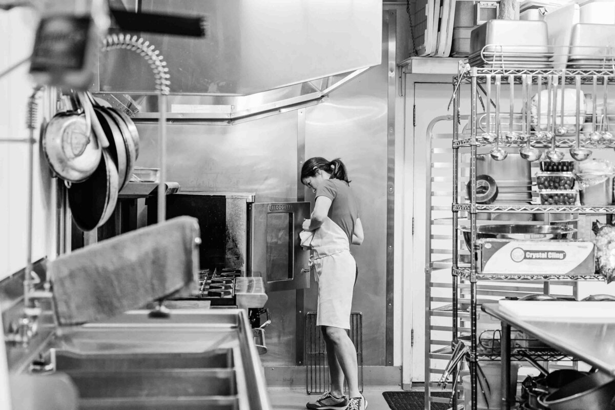 sugar-pine-cakery-chef-in-kitchen-lake-tahoe-bw