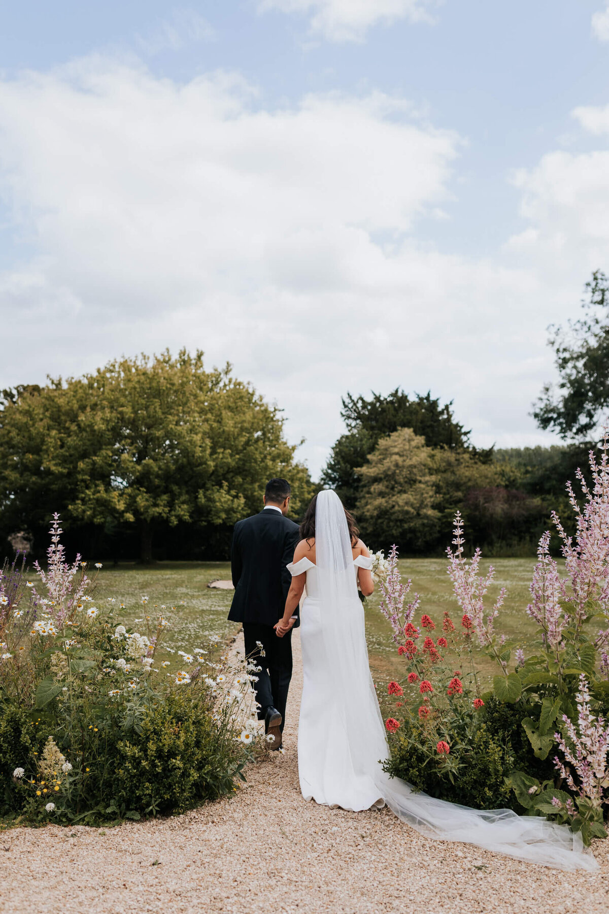 Newlywed couple enjoying the peaceful gardens at Caswell House in the Cotswolds