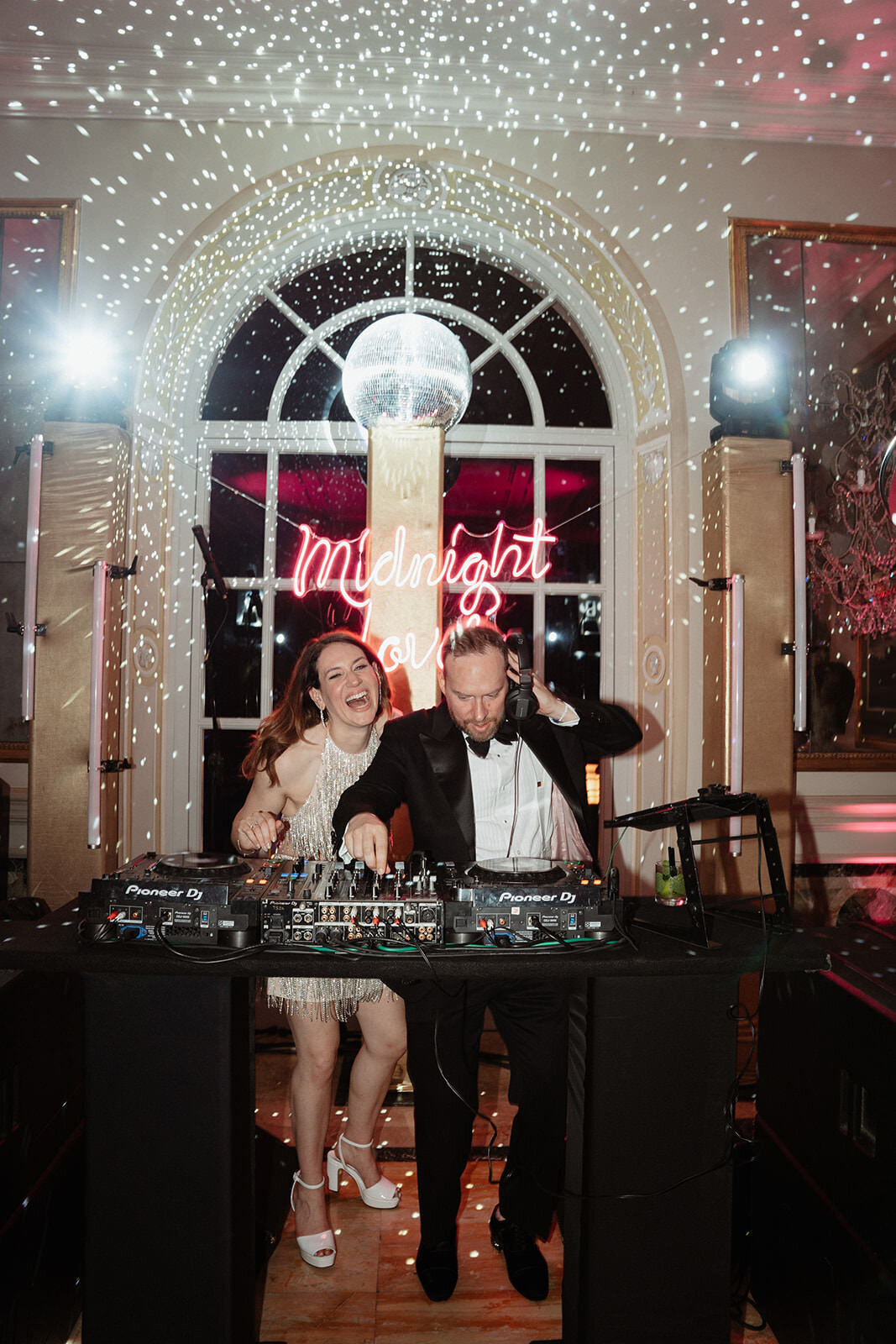 crazy party wedding vibe in Rome