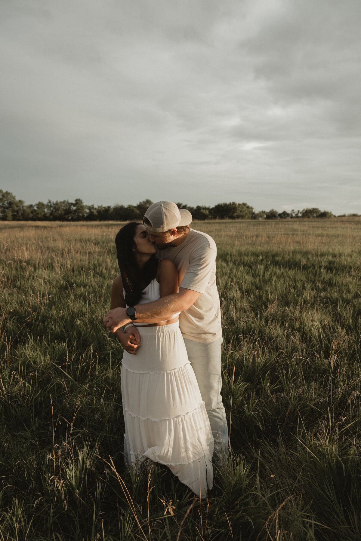 Wildflowercouplessessionwithtruck_emilyarwinephoto-153