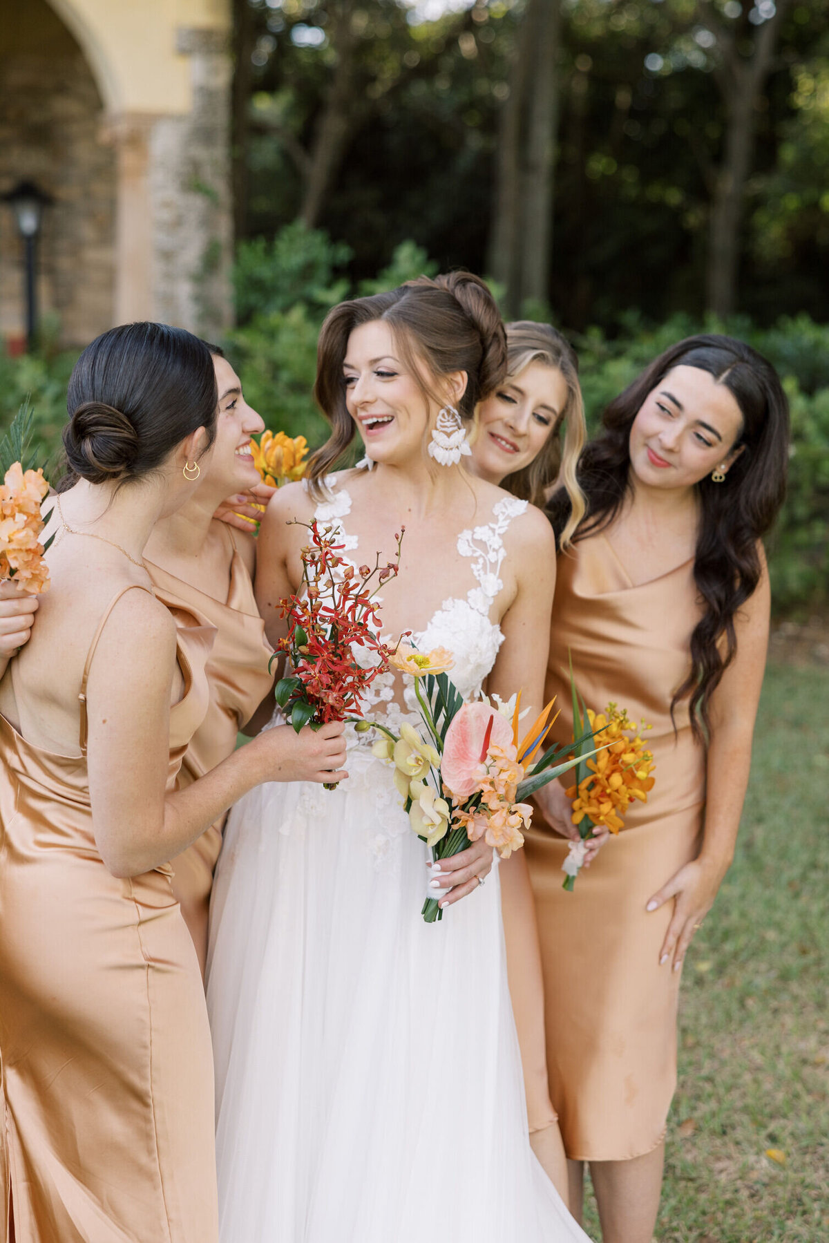 bride-bridesmaids-laughing-1LD-W