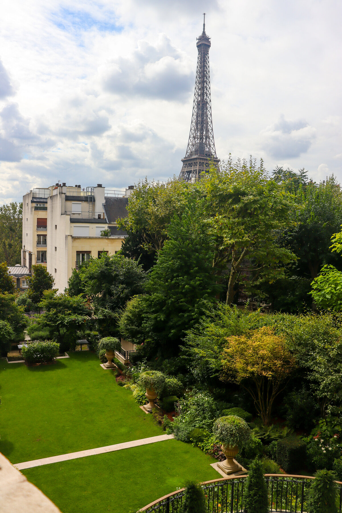 luxury hotel venue paris eiffel tower