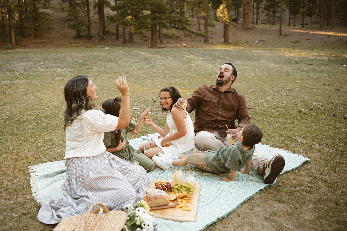 MurrayFamPicnic-MyrnaLoyPhoto-95