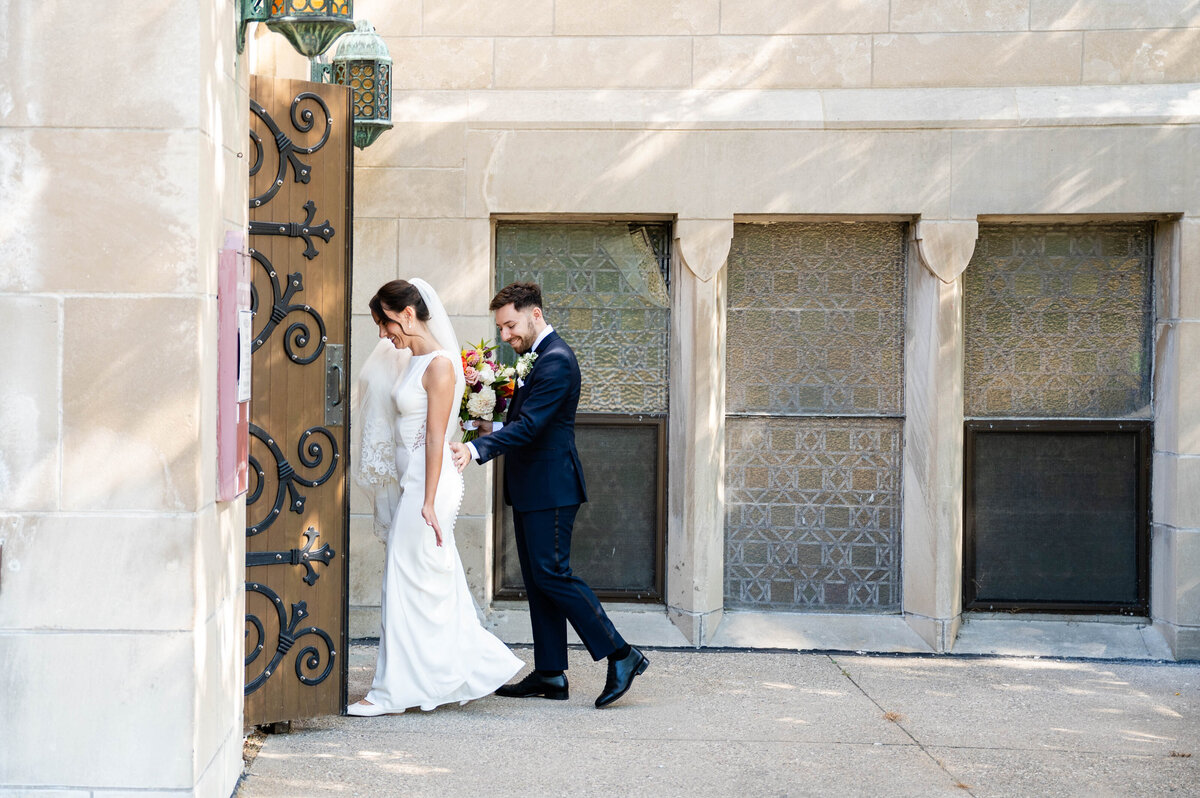 elizabeth-andrew-st-thomas-more-catholic-wedding-photo-7