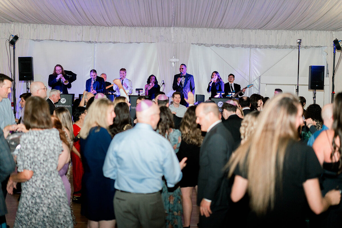 Eliana-Melmed-Photography-Chicago-LosAngeles-Jewish-WeddingPhotography-Dancefloor-00171