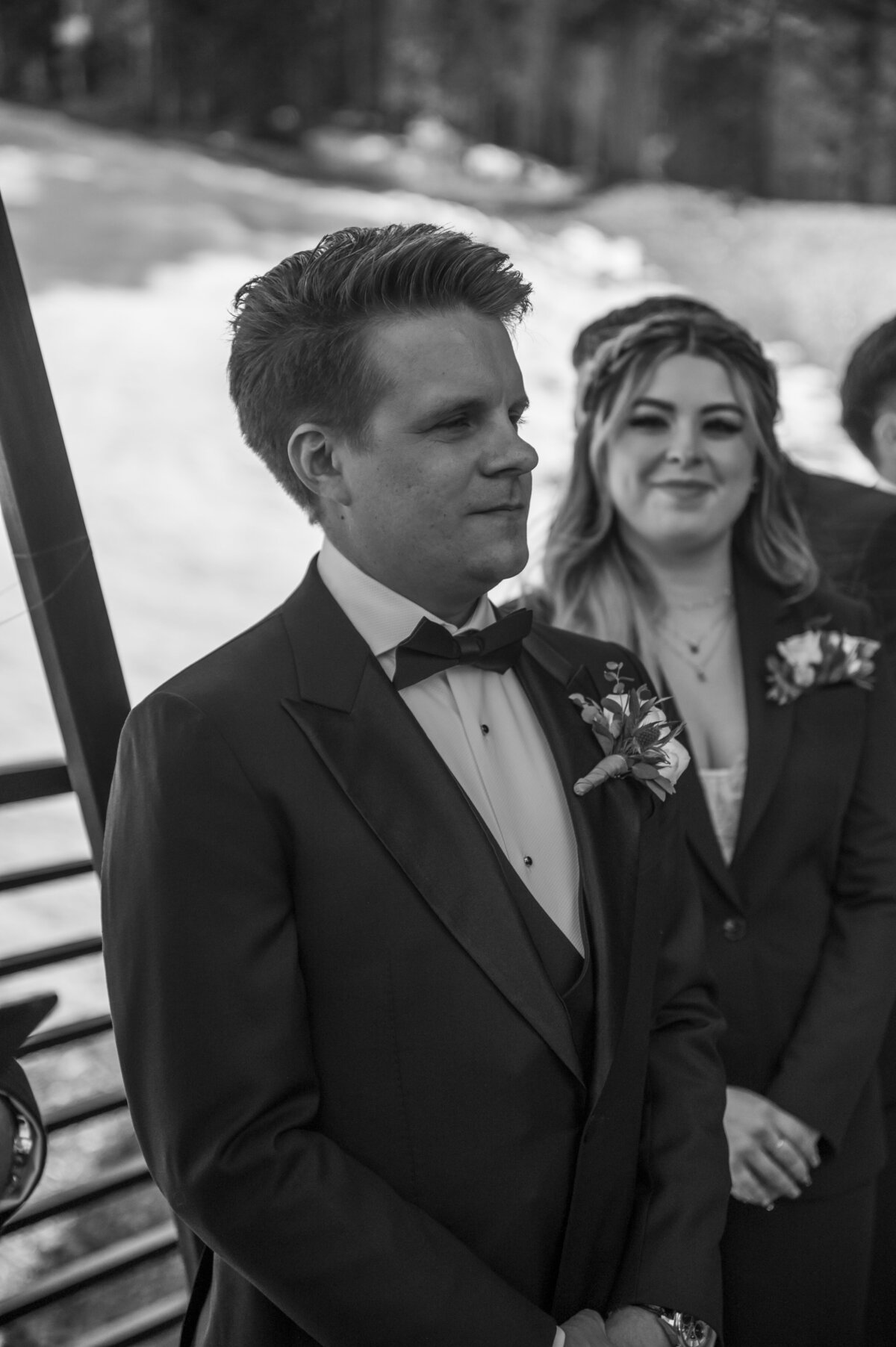 lincoln-outdoor-wedding-couple-kiss-legacy-in-light (33)