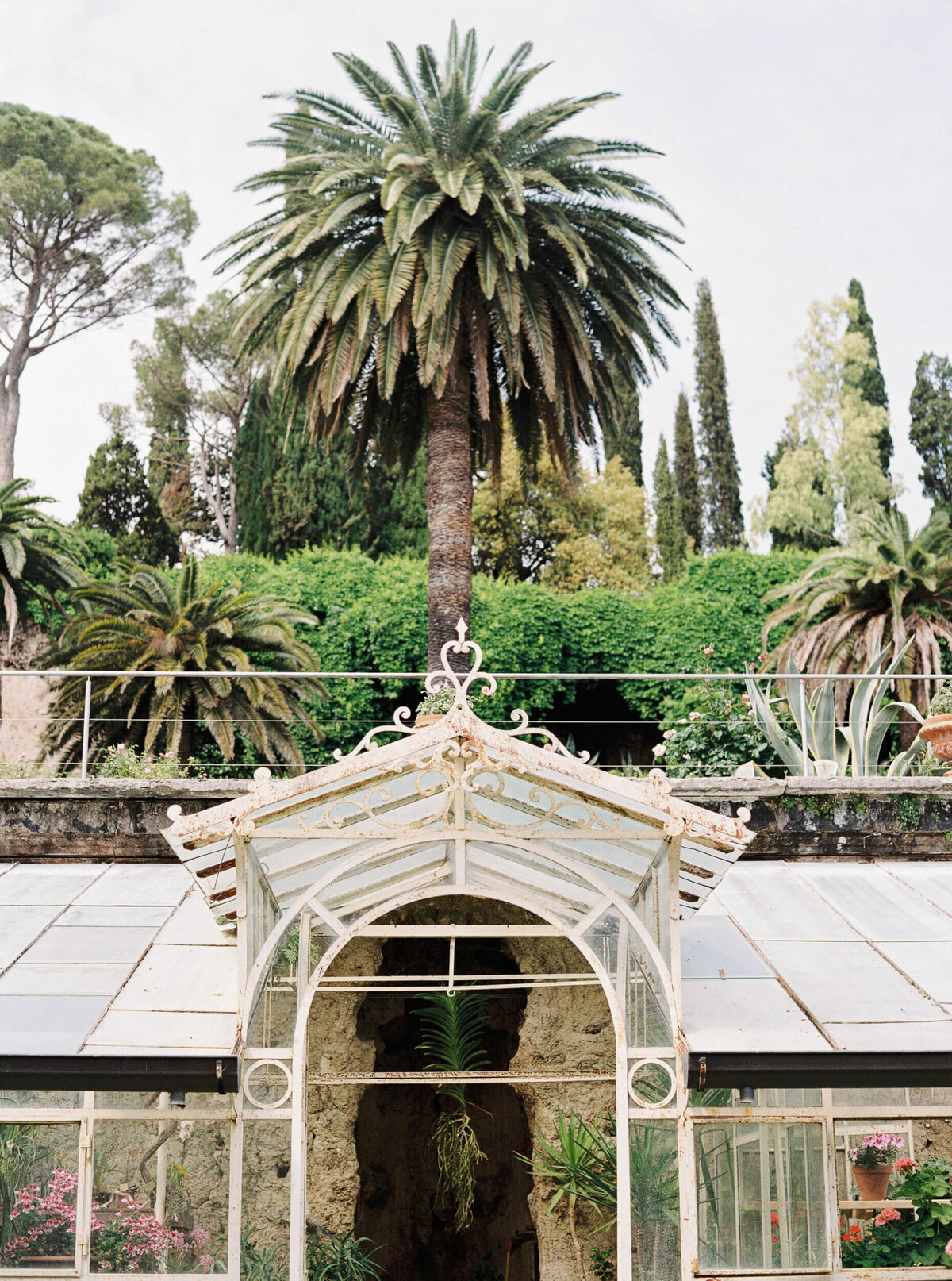 Photo of the green house on the grounds of villa isola del garda on lake garda in Italy