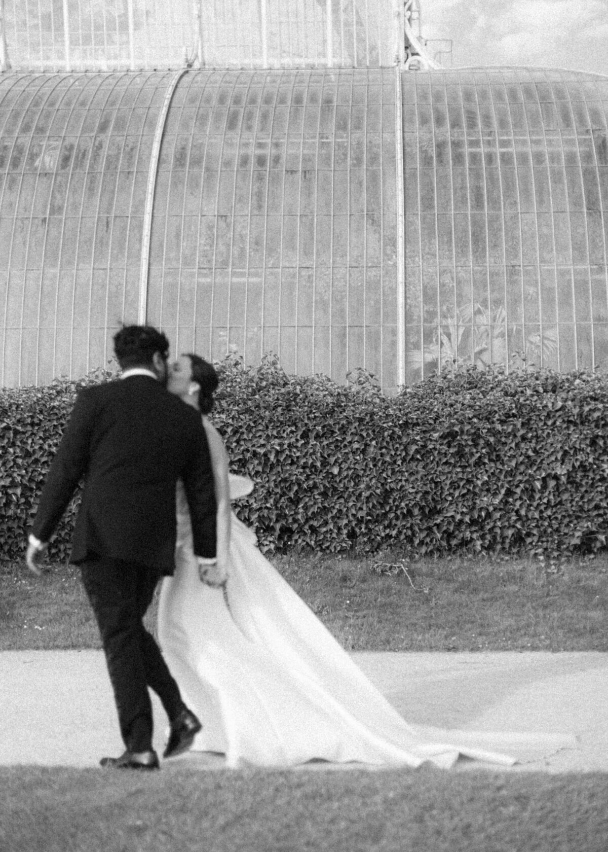 Anna-Vish-Wedding-Kew-Gardens-Chloe-Lowe-Photography-417