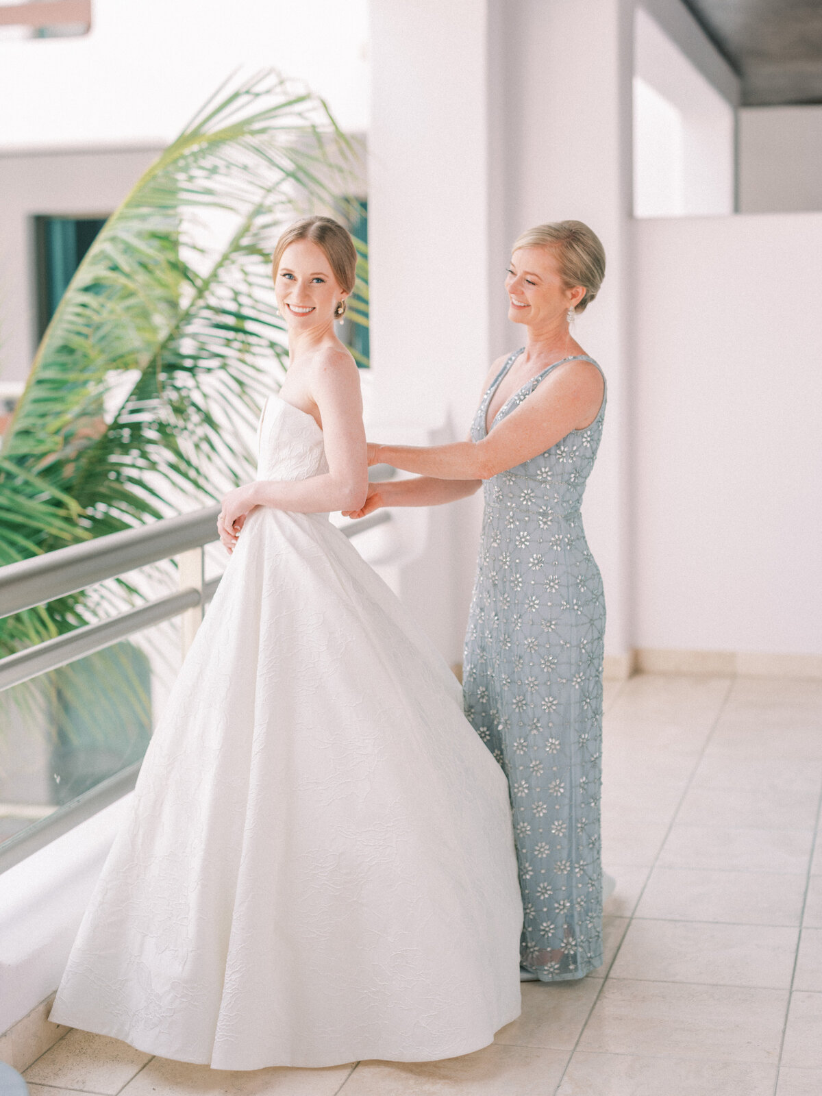 Zoe&Brody_FloraFarmsWedding_BrideGettingReady-68