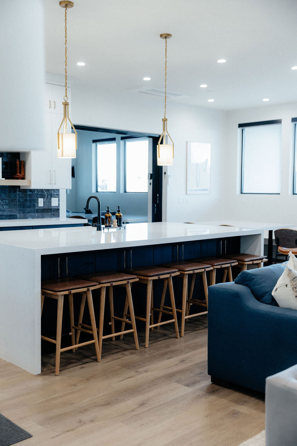 Beezah_FrankiesPlace_ALL-166