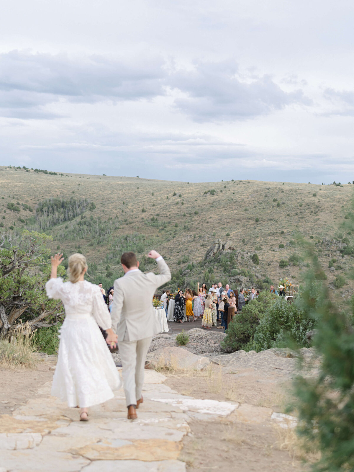 5-KT-Merry-Photography-Western-Wedding-Brush-Creek-Ranch-Waving