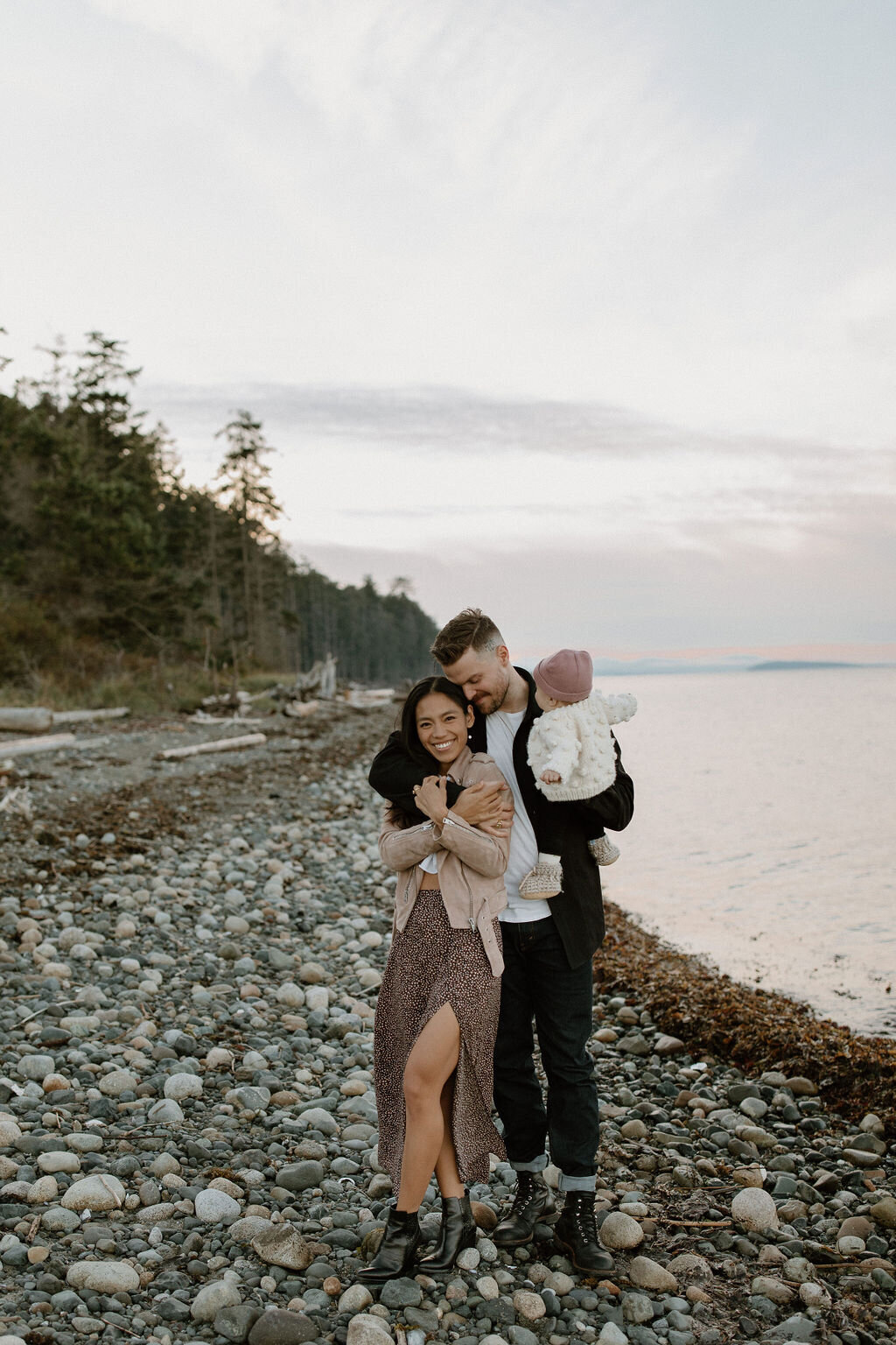 TaylorMariePhotoLiz+BrettRathtrevorBeachParksville-1-56