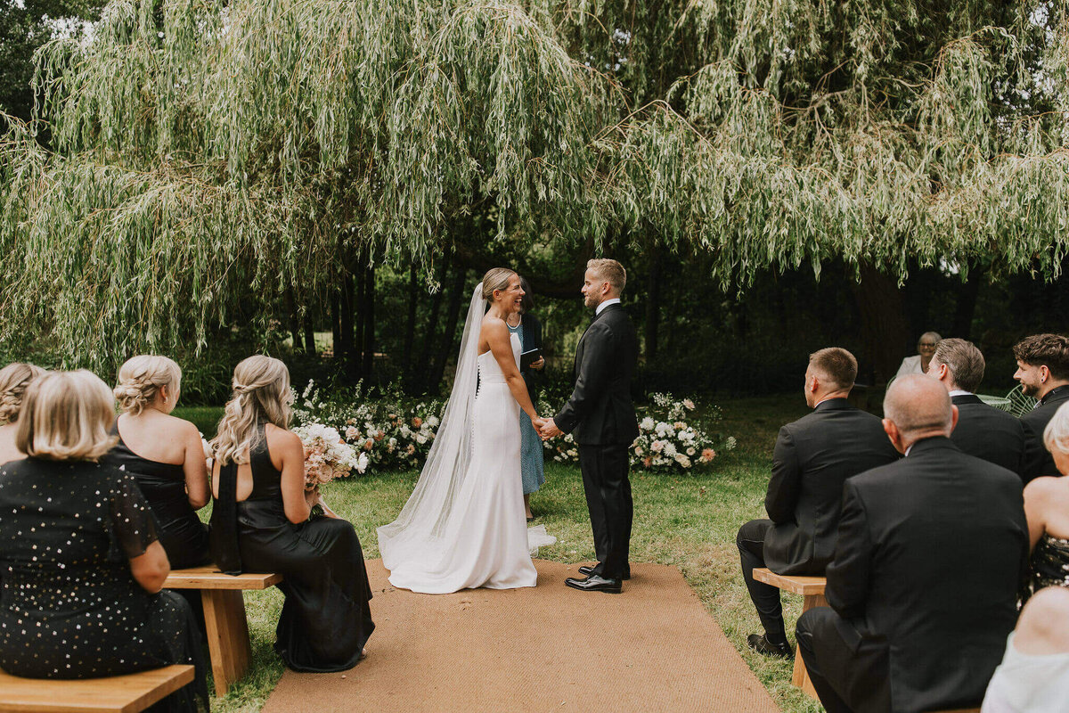 Issy-and-Bella-Floral-Design-Wedding-Florist-Herefordshire-Dewsall-Court-N-Z40