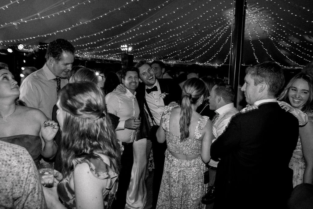 reception-dancing-at-smith-farm-gardens-ct-jen-strunk-events