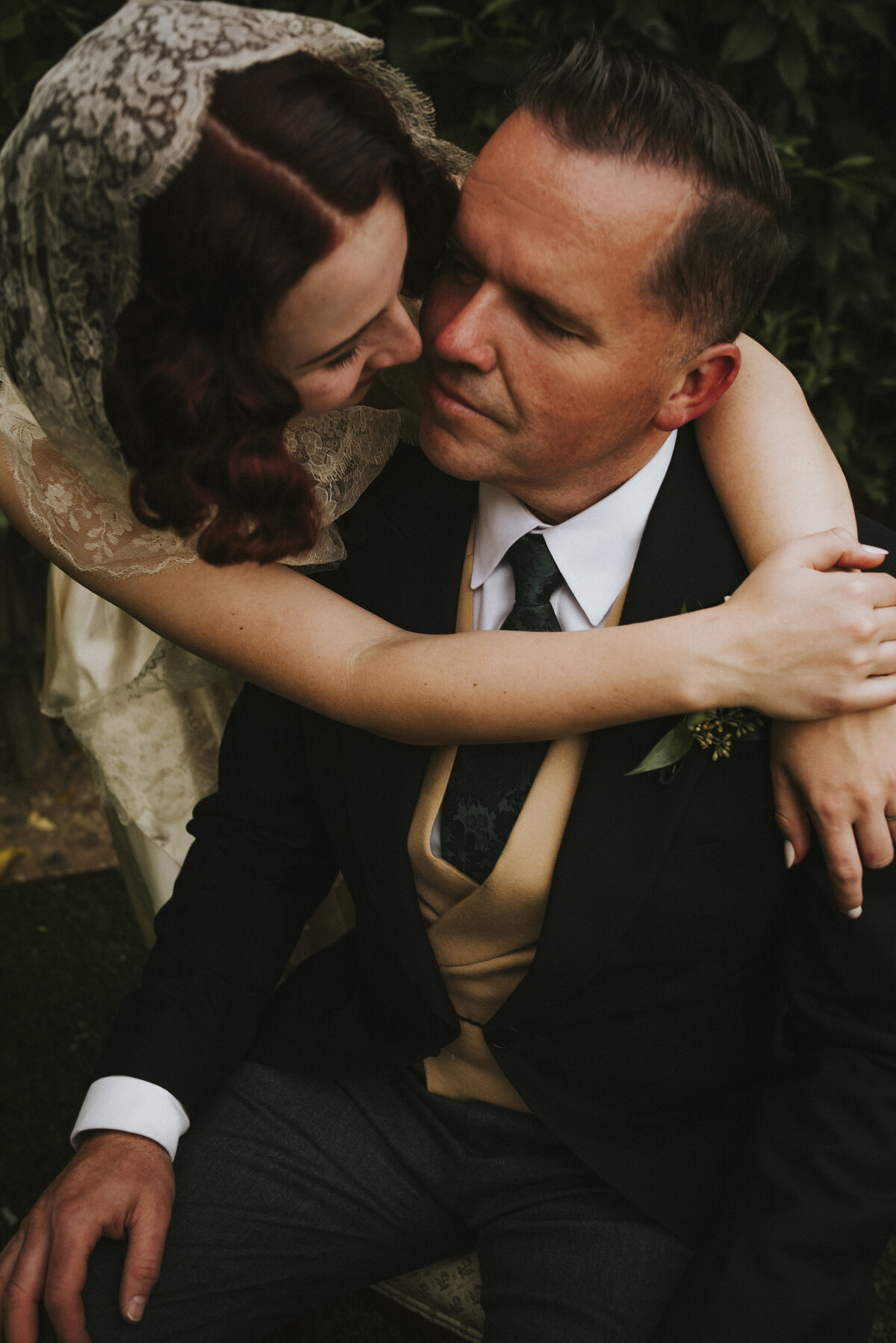 bride-and-groom-portraits-arizona-wedding-photographer-vintage-bride-diy-Iowa-wedding-Photographer-Playlife-Alaynna-Ann-Schwartz20230311_0634