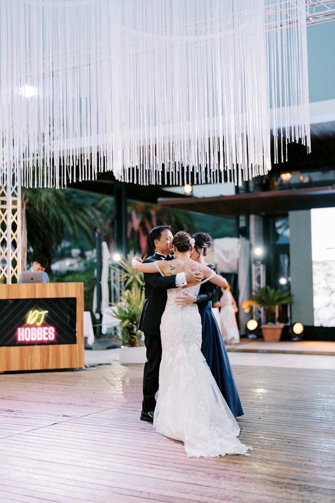 W7-Wedding-Photos-Emily-and-Michael-2024-05-26-2500px-1392
