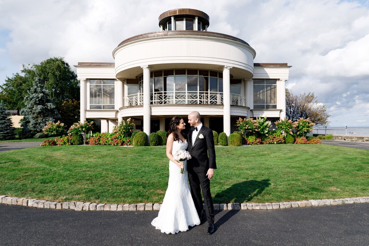emma-cleary-new-york-nyc-wedding-photographer-videographer-venue-glen-island-harbour-club-4