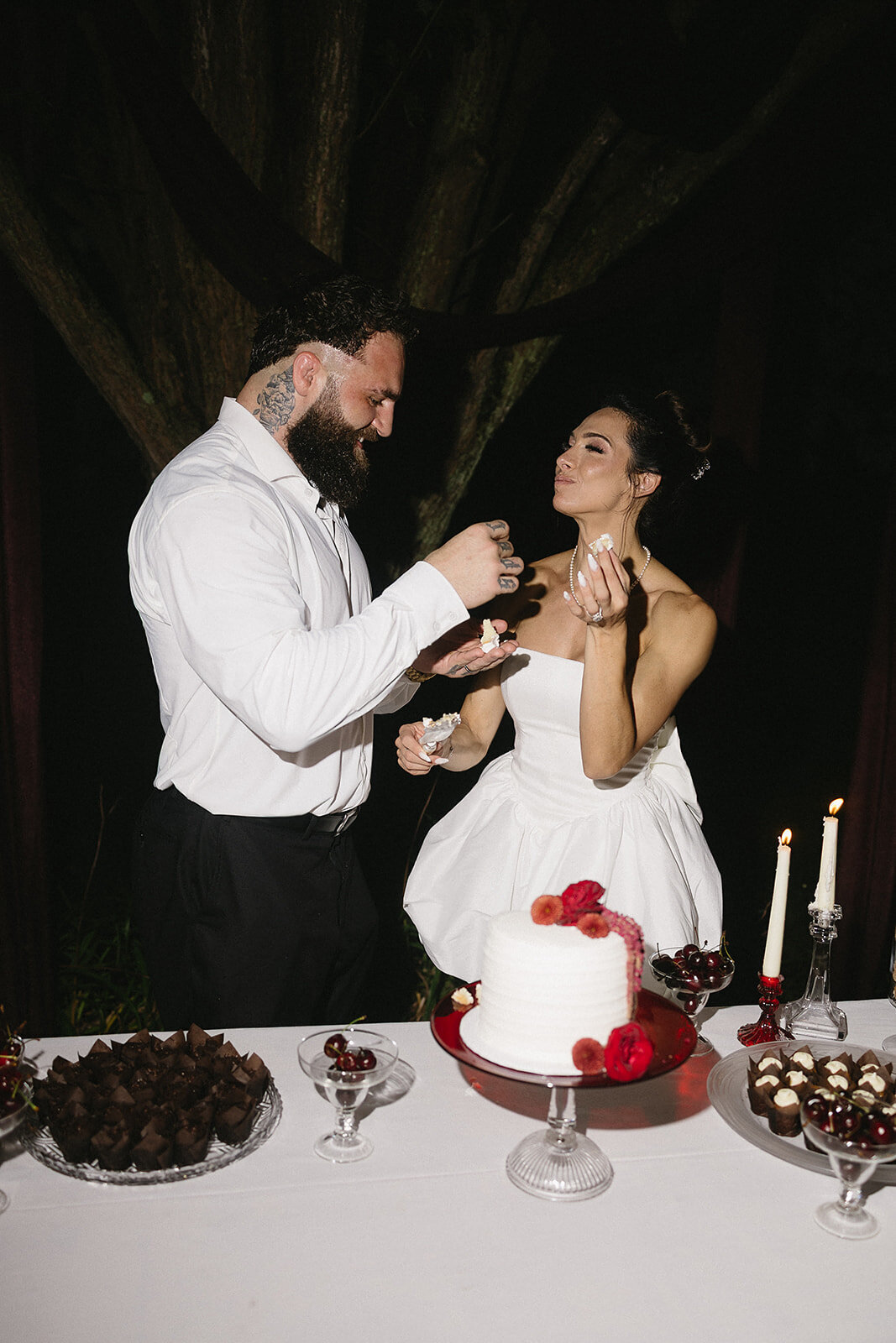 editorial-bride-groom-cake-cutting-6