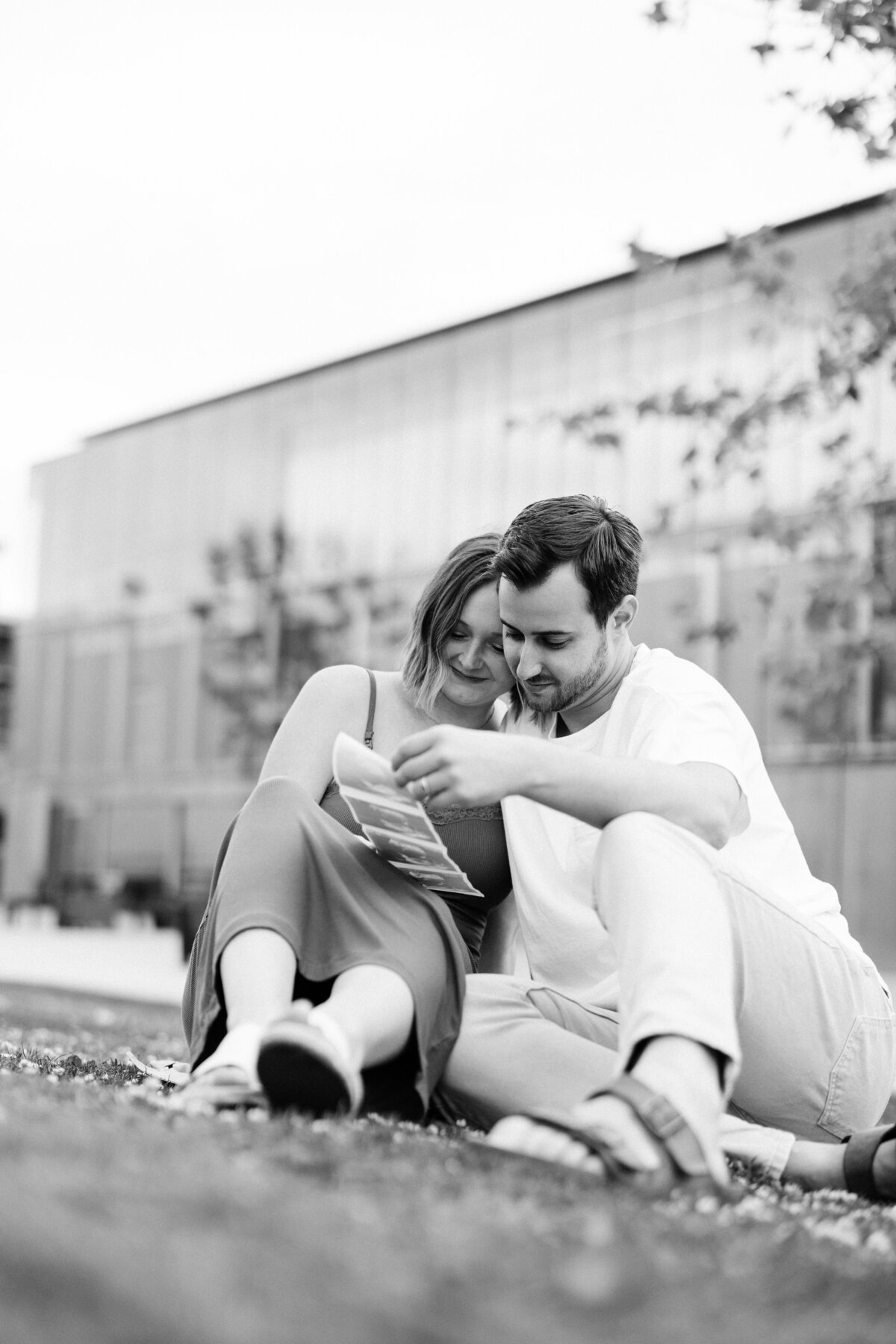 couple-session-at-Manhattan-Beach-library