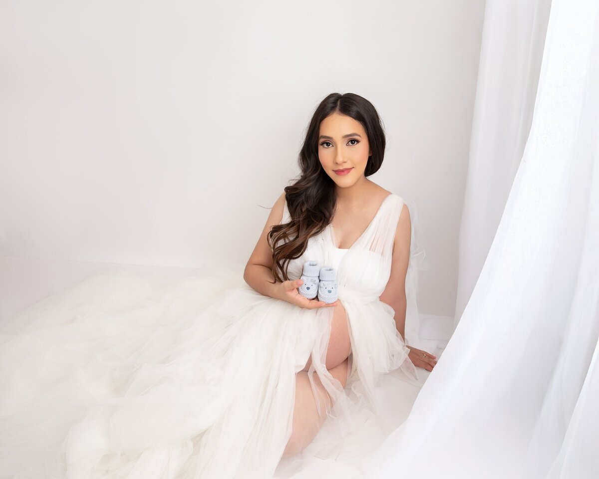 Pregnant mom with baby shoes pictures Phoenix Arizona