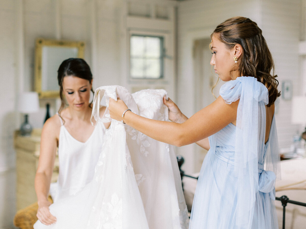 Vermont-Luxury-Film-Wedding-Photographer-Bride-Getting-Ready_150