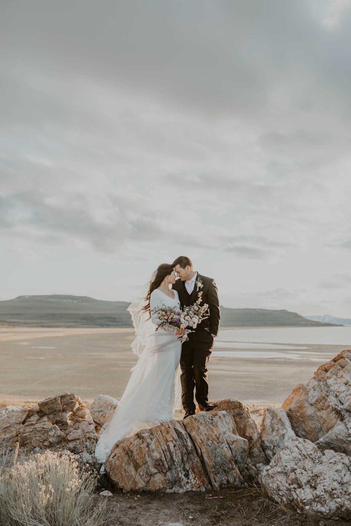 bride-and-groom-bouquet