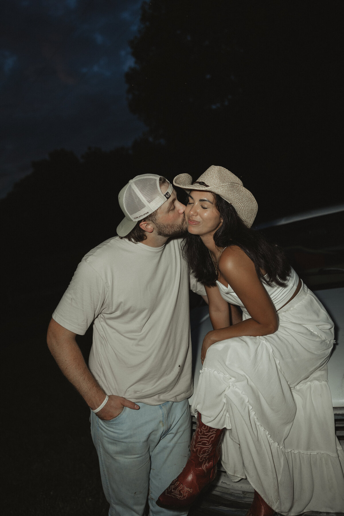 Wildflowercouplessessionwithtruck_emilyarwinephoto-228