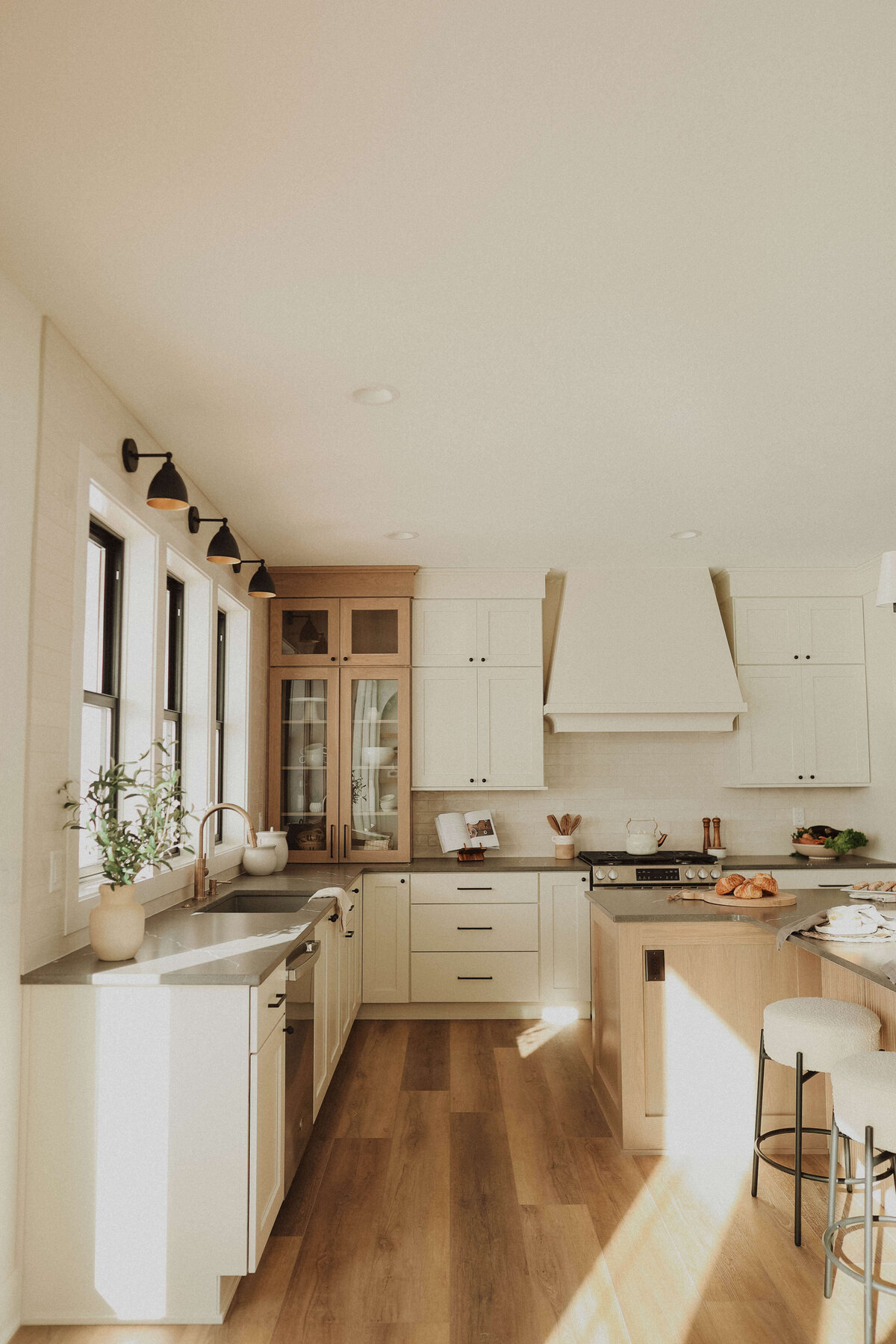 2802-Kitchen-Grimes-Central-Iowa-Custom-Home-JRL-Builders-3F1A0073