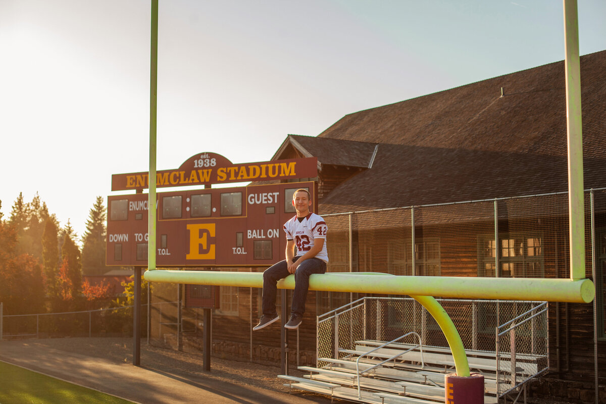 enumcaw_football_senior_boy_photos