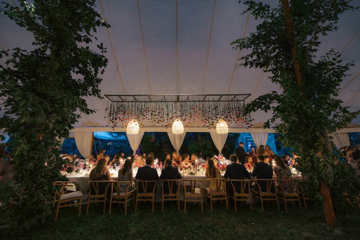 troutbeck-27-view-of-evening-reception-with-hanging-lights-and-trees-at-troutbeck-jenny-fu-studio