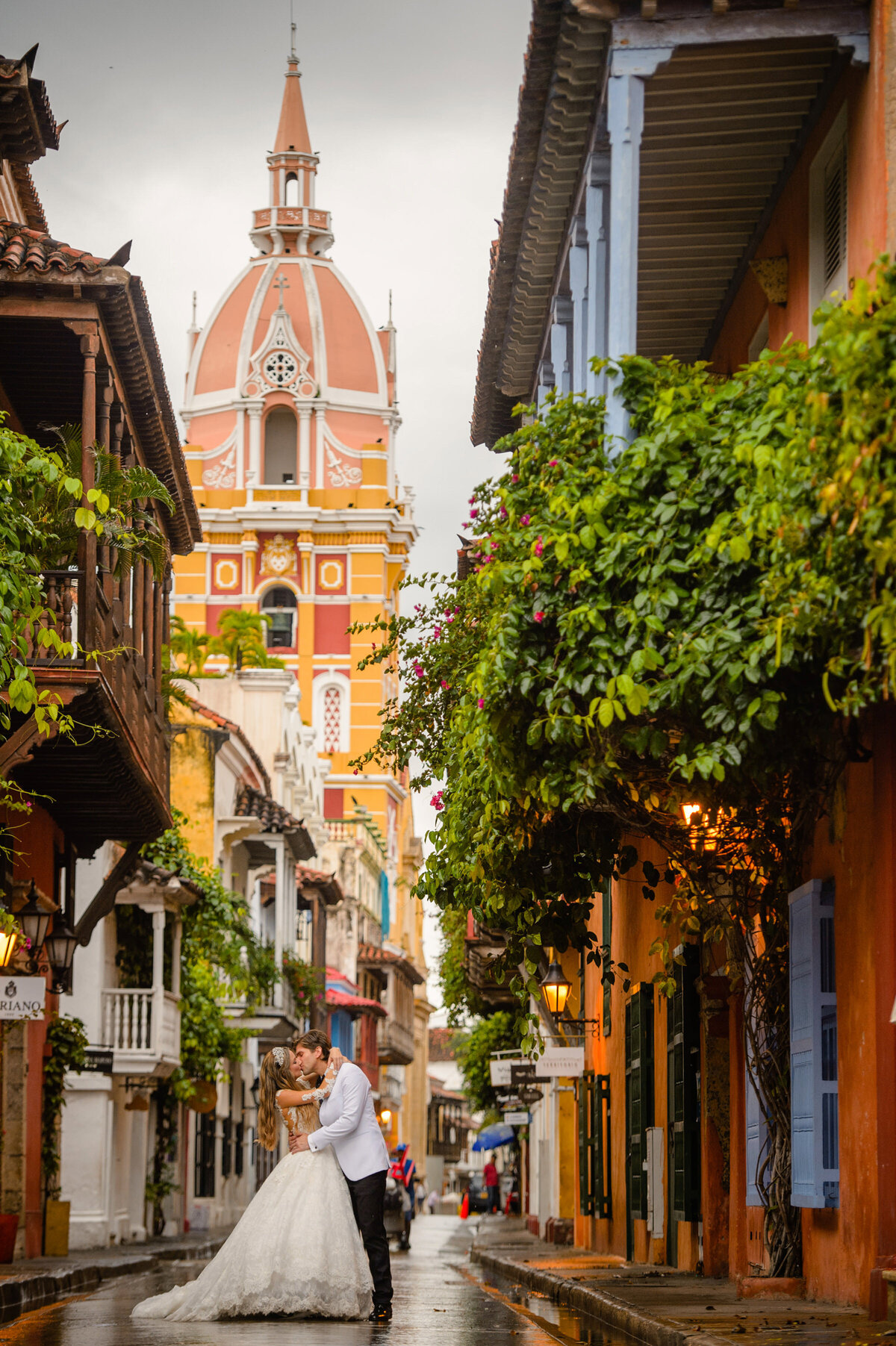 couple-standing-on-quaint-colorful-street--photo-by-ruben-parra-