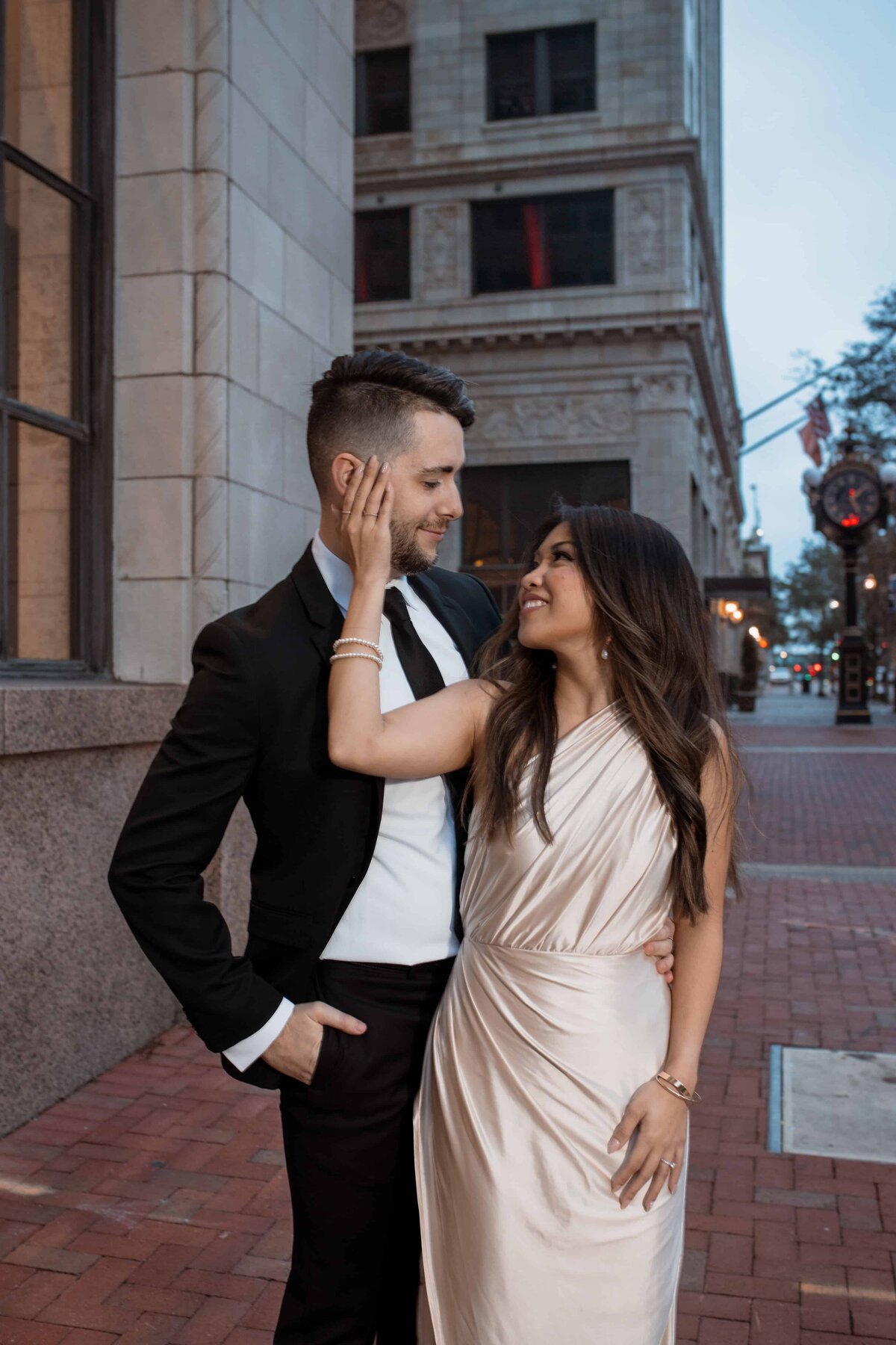 Engagement Photo session in Downtown Jacksonville by Phavy Photography Jacksonville Wedding Photographer-37