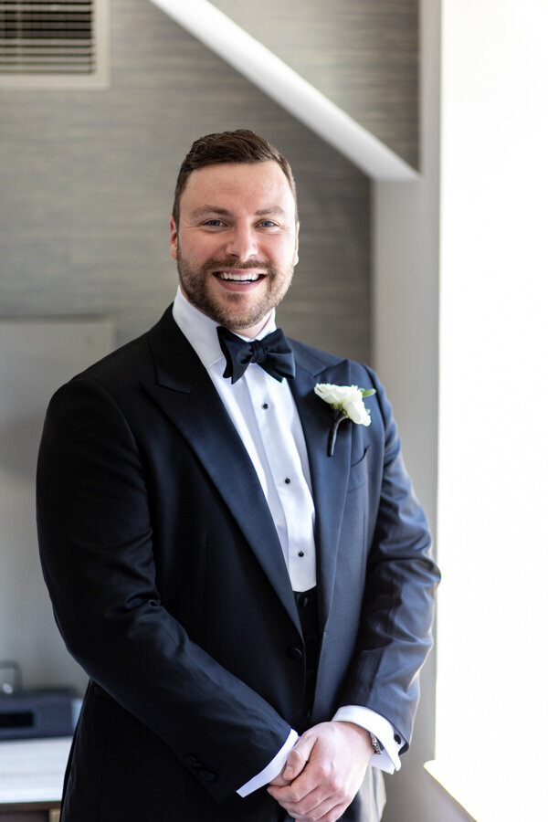 groom-ready-intercon-hotel-chicago