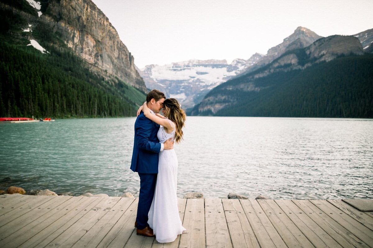 bride-and-groom-during-the-summer-month-at-Lake-Louise