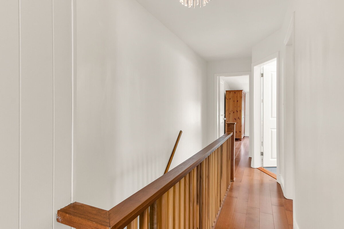 28-web-or-mls-23_002_Upper Hallway