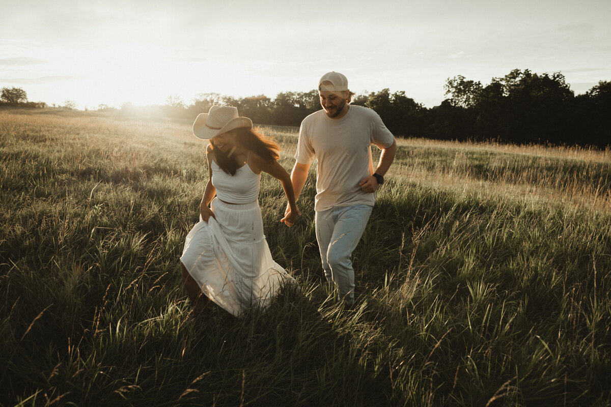 Wildflowercouplessessionwithtruck_emilyarwinephoto-188