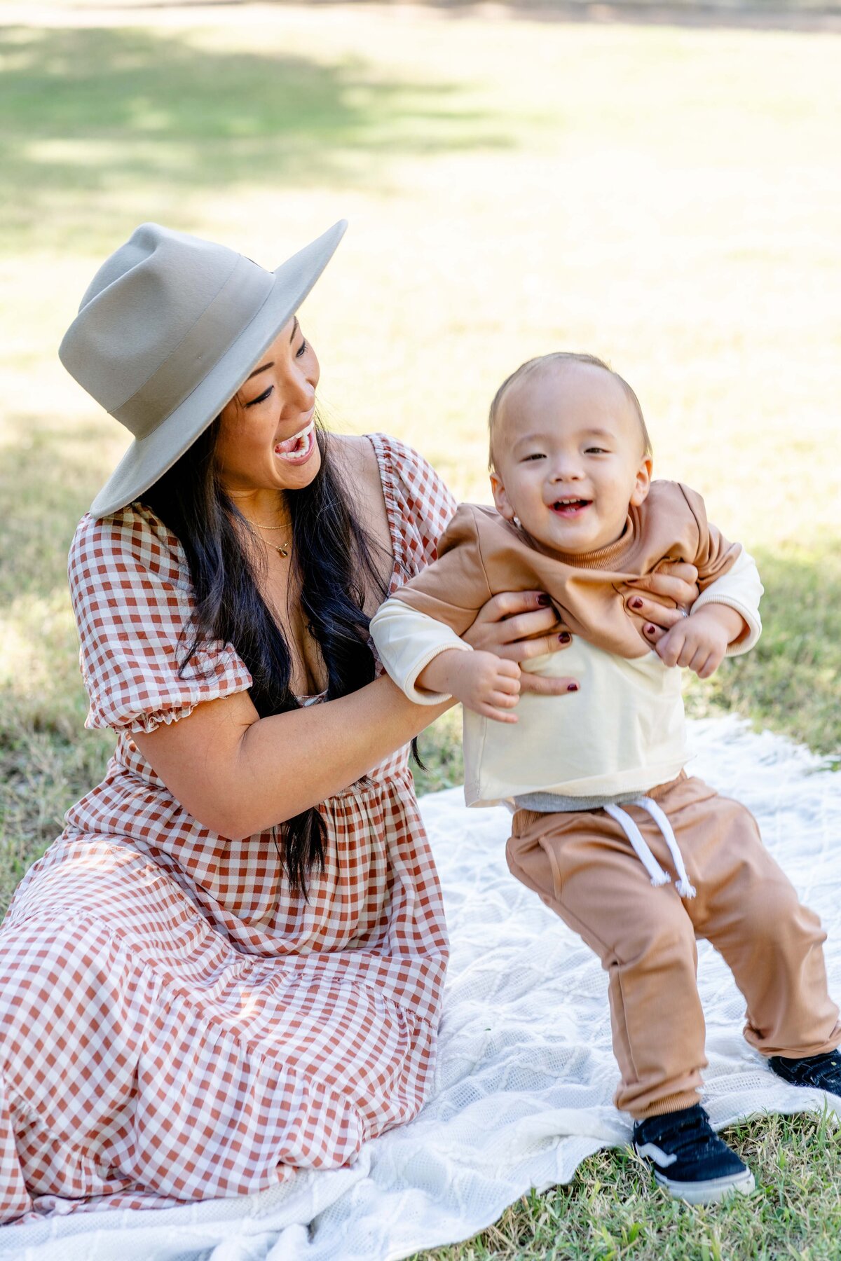 Austin-TX-Fall-Mini-Session-Magnolia-and-Grace-Photography-Co-JessicaL# (1)-12