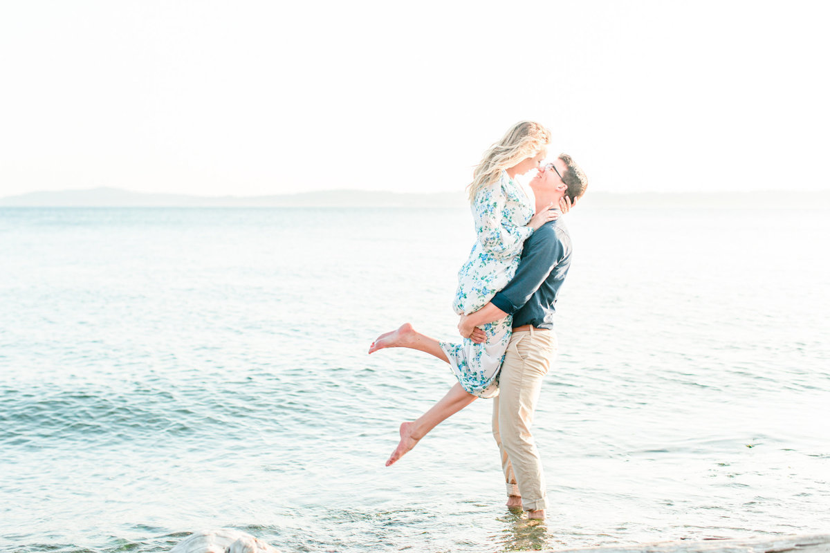 seattle_discovery_park_engagement_session_tia_laru_f27c497f66ee8c00866a292bb4bd05ab