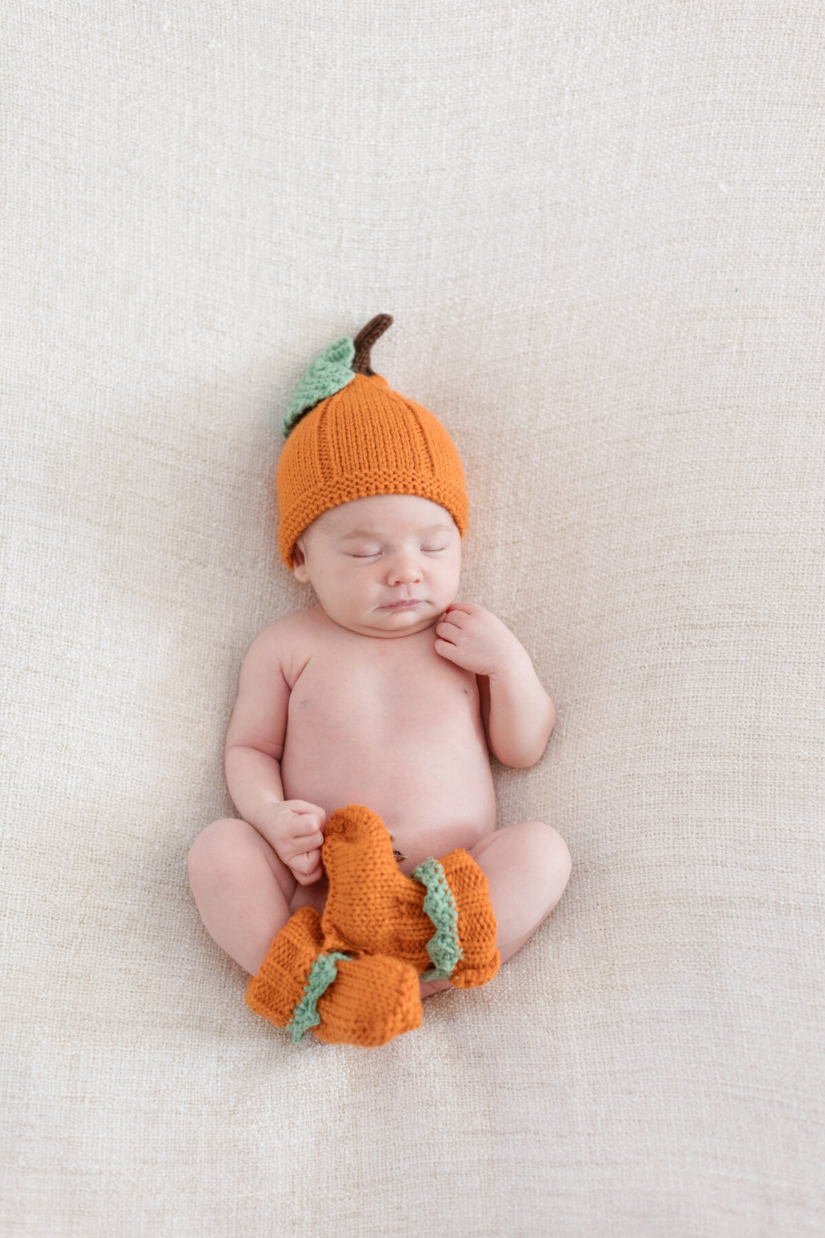 baby girl dress as a pumpkin