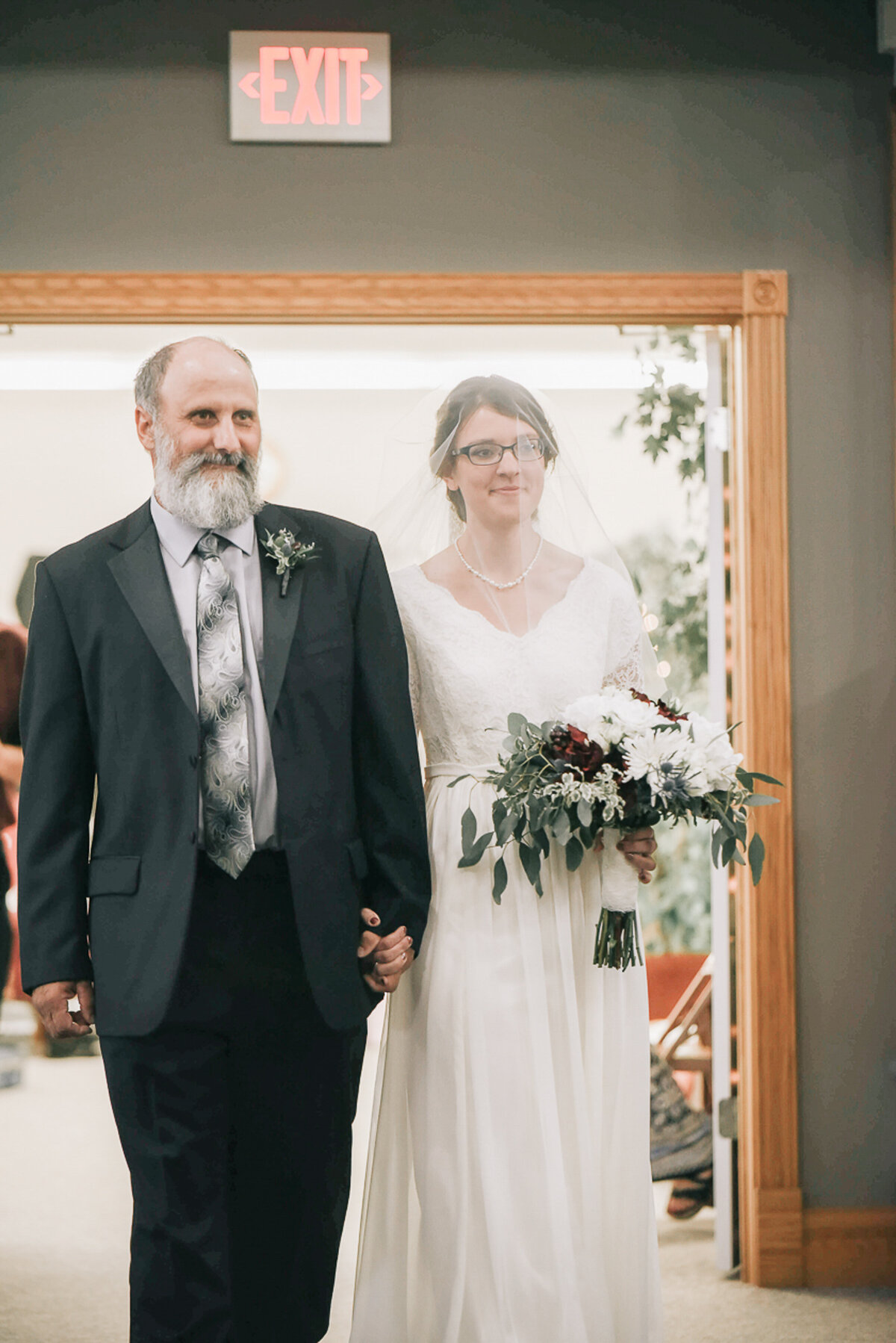 wedding ceremony | Iowa wedding photographer | Iowa Photographer | Playlife | Cedar Rapids | Iowa City | Kalona | Alaynna Ann Schwartz-51